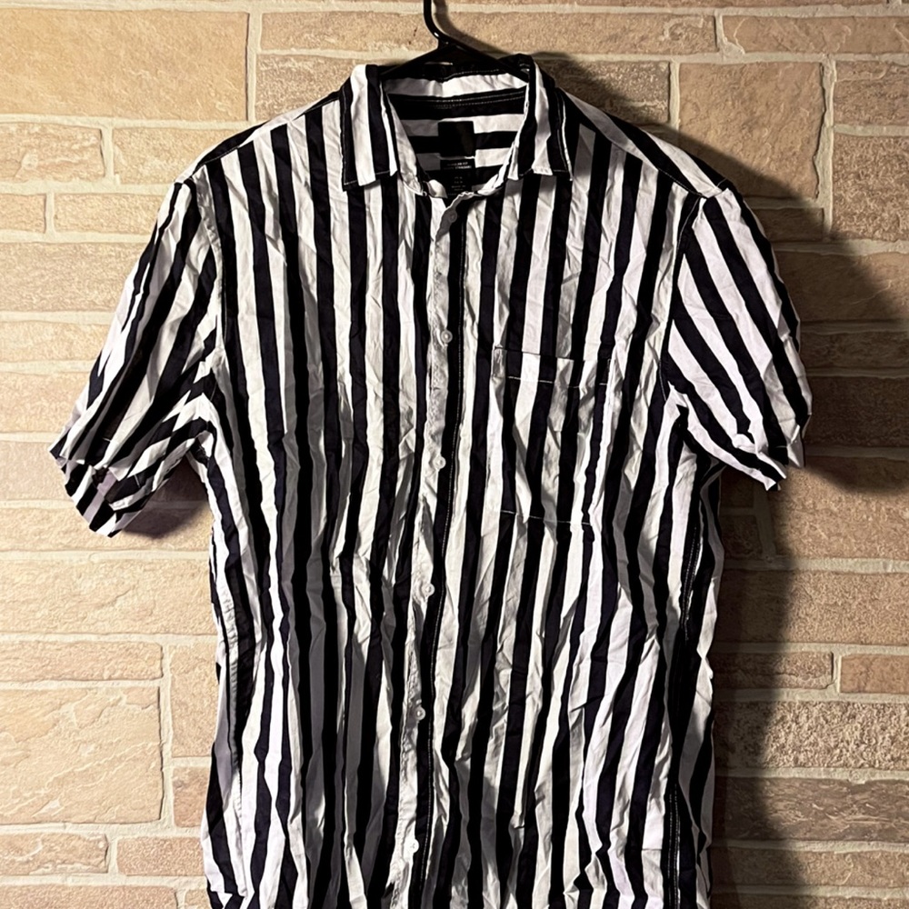 H&M Black and White Vertical Stripe Short Sleeve Button-Down Shirt